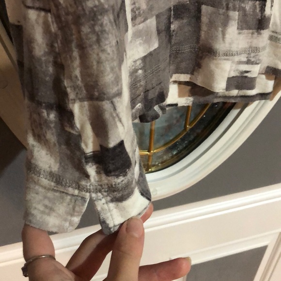 Gorgeous Simply Vera Wang Top! - Picture 3 of 4